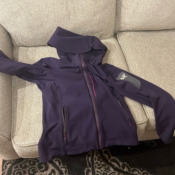 Nice Arcteryx women’s jacket - Picture 1 of 3